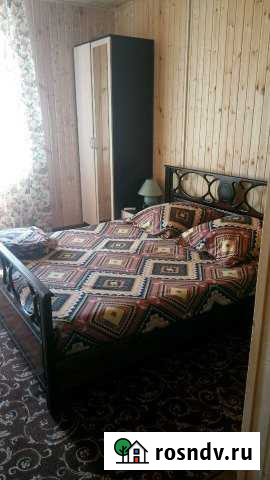 Комната 18 м² в 8-ком. кв., 2/2 эт. в аренду посуточно в Новомихайловском кп Новомихайловский кп - изображение 1