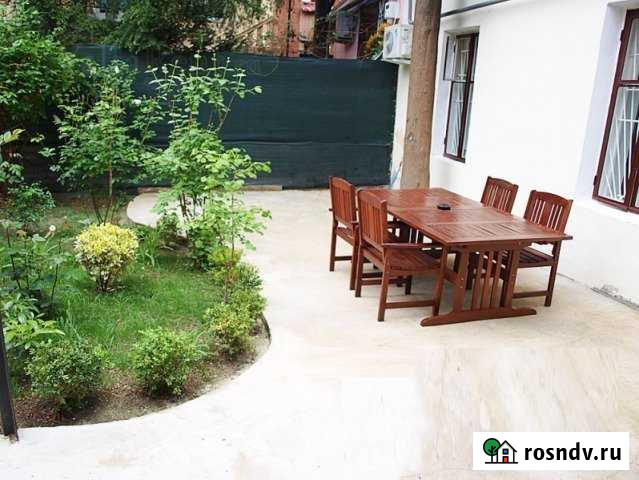 1-комнатная квартира, 30 м², 1/1 эт. в аренду на длительный срок в Ялте Ялта - изображение 1