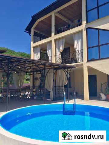 Комната 15 м² в 5-ком. кв., 1/3 эт. в аренду посуточно в Агое Агой - изображение 1