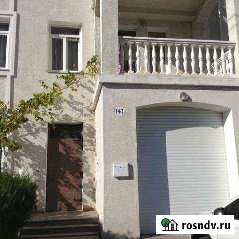 Дом 320 м² на участке 1 сот. в аренду на длительный срок в Севастополе Севастополь