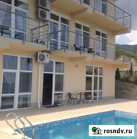 Дом 200 м² на участке 8 сот. в аренду посуточно в Алуште Алушта - изображение 1