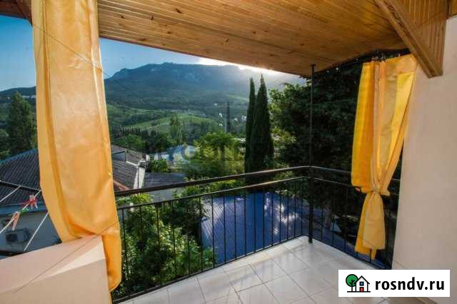 Коттедж 28 м² на участке 1 сот. в аренду посуточно в Ялте Ялта - изображение 1