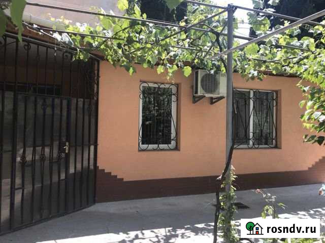 2-комнатная квартира, 52 м², 1/2 эт. в аренду на длительный срок в Ялте Ялта - изображение 1