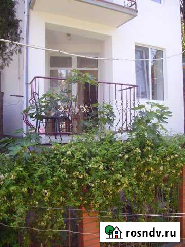 Коттедж 30 м² на участке 1 сот. в аренду посуточно в Алуште Алушта - изображение 1