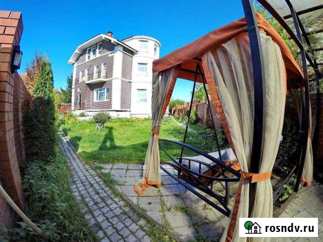 Коттедж 300 м² на участке 10 сот. в аренду посуточно в Екатеринбурге Екатеринбург - изображение 1