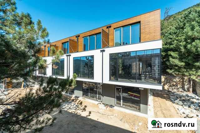 Таунхаус 152.4 м² на участке 1 сот. на продажу в Ялте Ялта - изображение 1