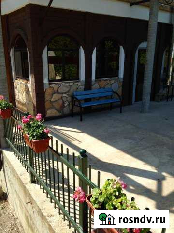 Дом 200 м² на участке 10 сот. в аренду посуточно в Каменномостском Каменномостский - изображение 1