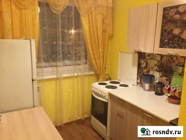 1-комнатная квартира, 32 м², 3/5 эт. в аренду посуточно в Междуреченске Кемеровской области Междуреченск - изображение 1