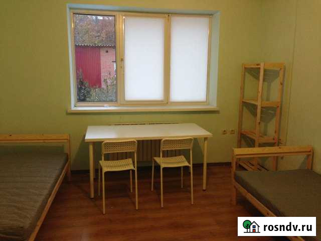 Комната 18 м² в 5-ком. кв., 2/2 эт. в аренду на длительный срок в Новочеркасске Новочеркасск - изображение 1