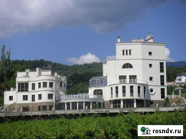 Дом 972 м² на участке 13 сот. на продажу в Ялте Ялта - изображение 1