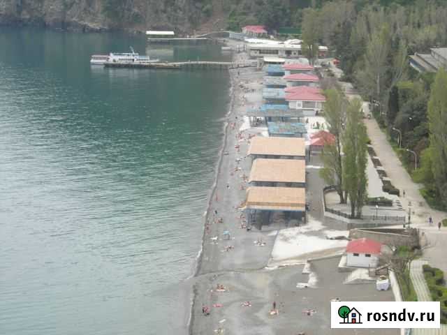 Дом 150 м² на участке 8 сот. в аренду посуточно в Алуште Алушта - изображение 1