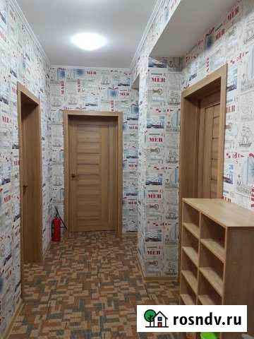 Комната 20 м² в 4-ком. кв., 1/4 эт. в аренду посуточно в Новосибирске Новосибирск - изображение 1