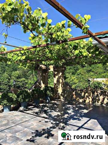 Дом 300 м² на участке 4 сот. в аренду на длительный срок в Сочи Сочи - изображение 1