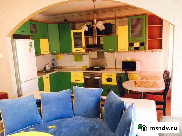 3-комнатная квартира, 95 м², 4/4 эт. в аренду посуточно в Санкт-Петербурге Санкт-Петербург - изображение 1