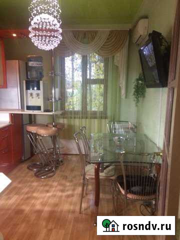 3-комнатная квартира, 68 м², 2/4 эт. в аренду на длительный срок в Шахтах Шахты - изображение 1