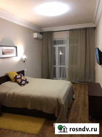 3-комнатная квартира, 75 м², 2/2 эт. в аренду посуточно в Севастополе Севастополь - изображение 1