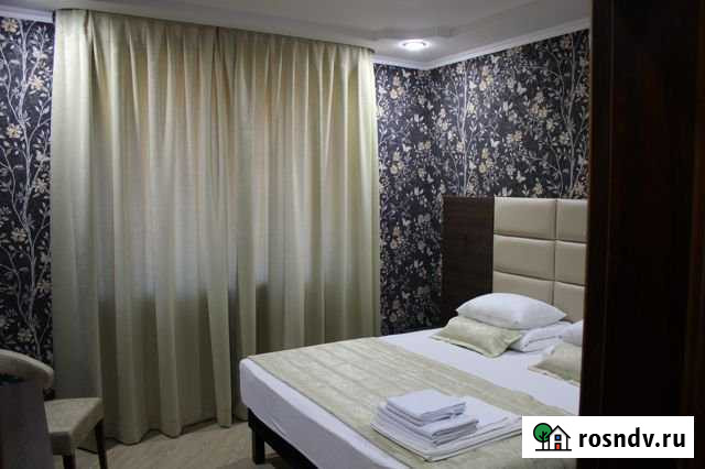 Комната 15 м² в 8-ком. кв., 1/2 эт. в аренду посуточно в Апшеронске Апшеронск - изображение 1