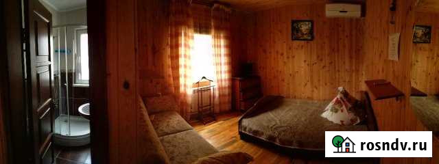 Комната 18 м² в 5-ком. кв., 2/2 эт. в аренду на длительный срок в Севастополе Севастополь - изображение 1