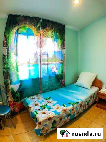 Комната 18 м² в 3-ком. кв., 2/2 эт. в аренду посуточно в Волгограде Волгоград - изображение 1