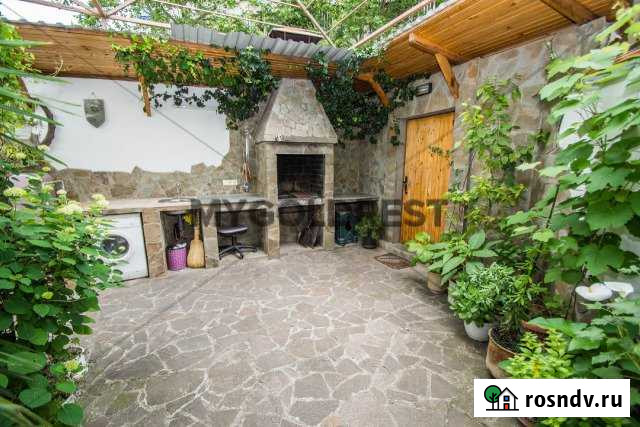 Дом 100 м² на участке 3 сот. в аренду на длительный срок в Ялте Ялта - изображение 1