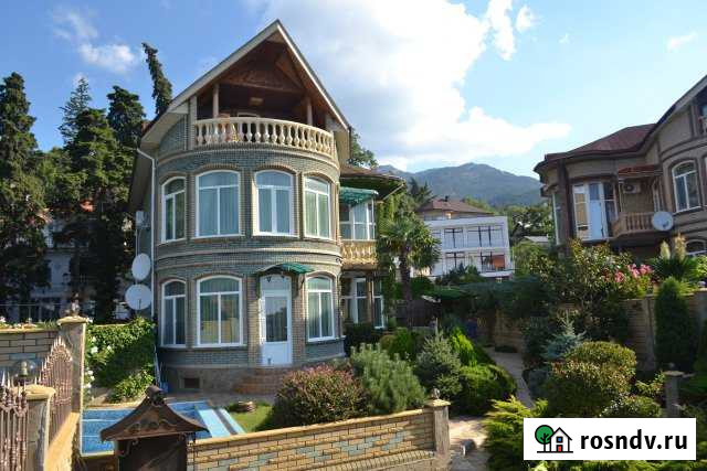 Дом 410 м² на участке 5 сот. в аренду посуточно в Ялте Ялта - изображение 1