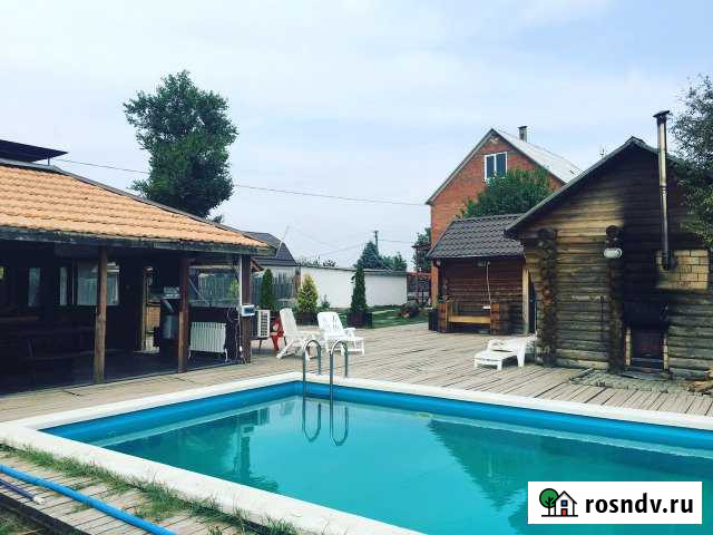 Коттедж 200 м² на участке 15 сот. в аренду посуточно в Нововеличковской Нововеличковская - изображение 1