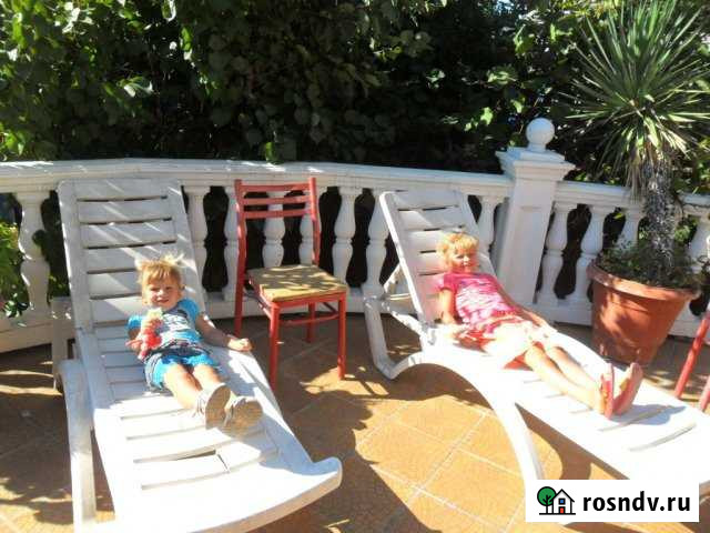 Коттедж 207 м² на участке 5 сот. в аренду посуточно в Ялте Ялта - изображение 1