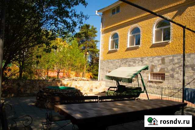 Коттедж 250 м² на участке 7 сот. в аренду посуточно в Екатеринбурге Екатеринбург - изображение 1