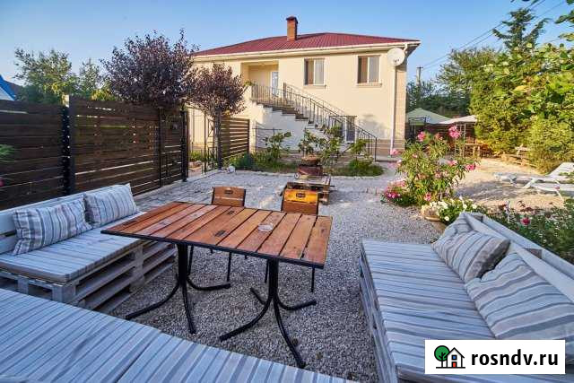 Коттедж 90 м² на участке 9 сот. в аренду посуточно в Севастополе Севастополь - изображение 1