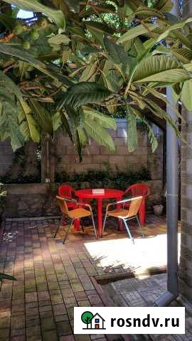 Дом 40 м² на участке 1 сот. в аренду посуточно в Ялте Ялта - изображение 1