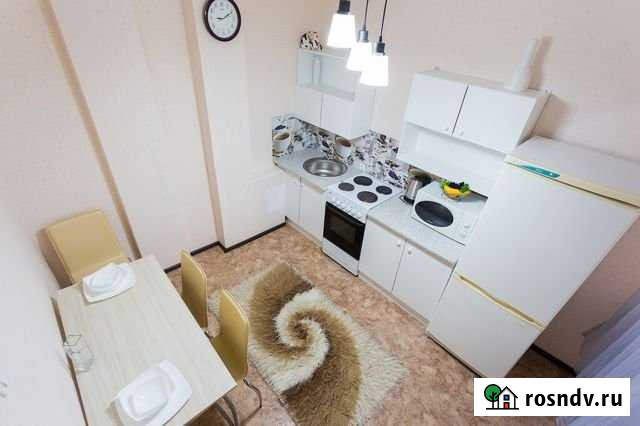 1-комнатная квартира, 45 м², 12/14 эт. в аренду посуточно в Нижнекамске Нижнекамск - изображение 1