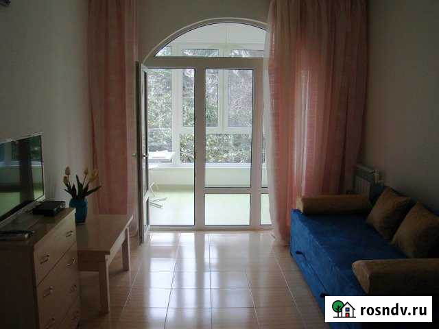 1-комнатная квартира, 37 м², 1/3 эт. в аренду на длительный срок в Ялте Ялта - изображение 1