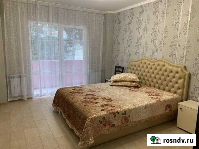 3-комнатная квартира, 60 м², 1/1 эт. в аренду на длительный срок в Ялте Ялта - изображение 1