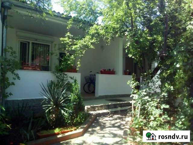 Комната 20 м² в 7-ком. кв., 2/2 эт. в аренду посуточно в Судаке Судак - изображение 1