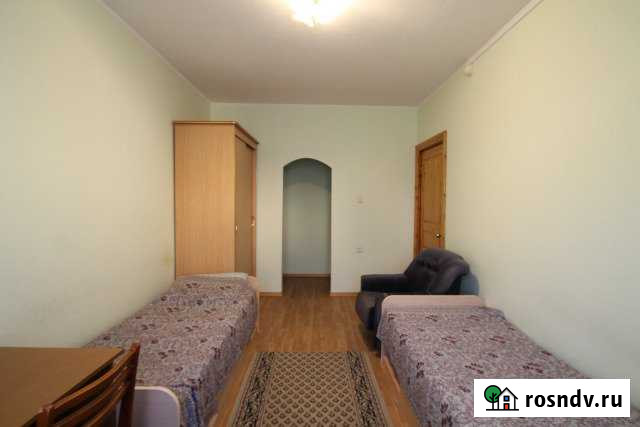 Комната 18 м² в 4-ком. кв., 3/5 эт. в аренду посуточно в Сургуте Ханты-Мансийского АО Сургут - изображение 1