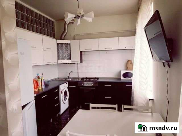 3-комнатная квартира, 70 м², 1/5 эт. в аренду на длительный срок в Севастополе Севастополь - изображение 1