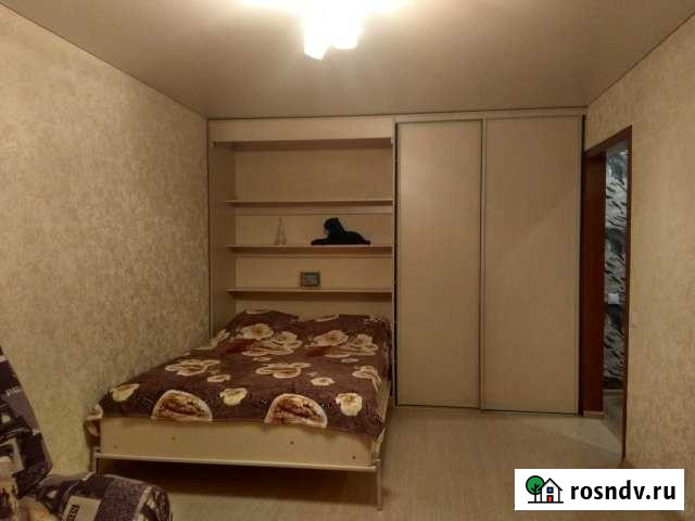 1-комнатная квартира, 35 м², 3/5 эт. в аренду посуточно в Каменске-Уральском Каменск-Уральский - изображение 1