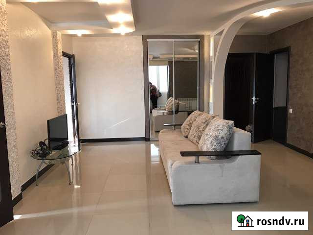 3-комнатная квартира, 60 м², 2/9 эт. в аренду посуточно в Шахтах Шахты - изображение 1