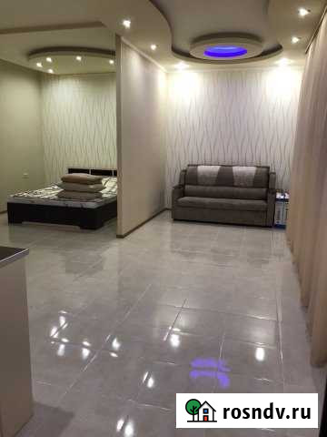 2-комнатная квартира, 50 м², 1/2 эт. в аренду посуточно в Шахтах Шахты - изображение 1