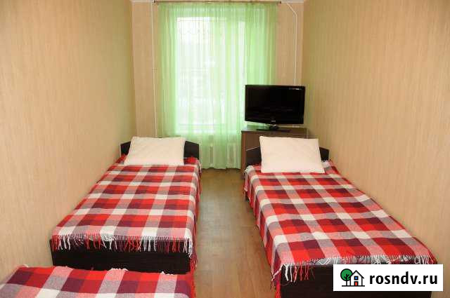 Комната 23 м² в 3-ком. кв., 1/10 эт. в аренду посуточно в Уфе Уфа - изображение 1