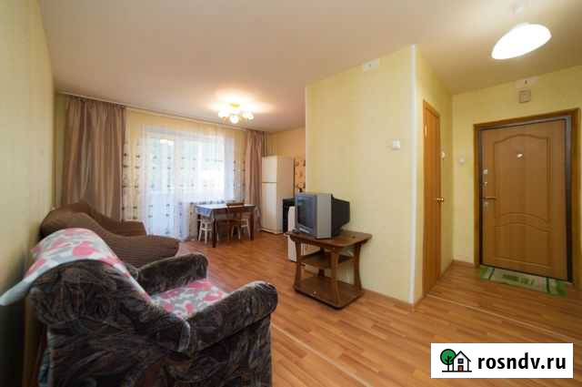 3-комнатная квартира, 65 м², 1/10 эт. в аренду посуточно в Челябинске Челябинск - изображение 1