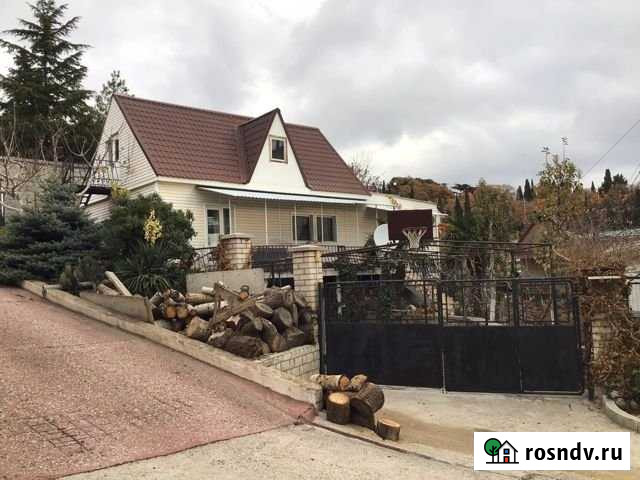 Дом 140 м² на участке 4 сот. на продажу в Алупке Алупка - изображение 1