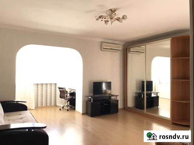 1-комнатная квартира, 60 м², 4/10 эт. в аренду на длительный срок в Астрахани Астрахань - изображение 1