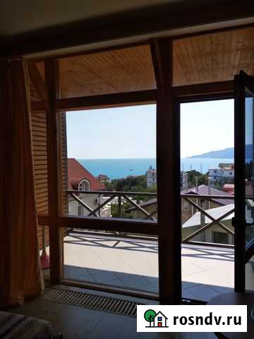 Комната 27 м² в 1-ком. кв., 1/2 эт. в аренду посуточно в Ялте Ялта - изображение 1