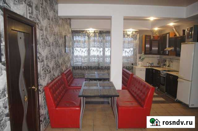 Коттедж 180 м² на участке 8 сот. в аренду посуточно в Новосибирске Новосибирск - изображение 1