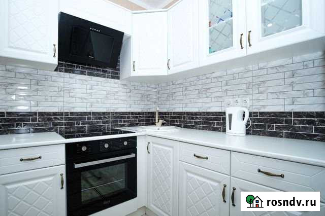 2-комнатная квартира, 50 м², 3/25 эт. в аренду посуточно в Саратове Саратов - изображение 1