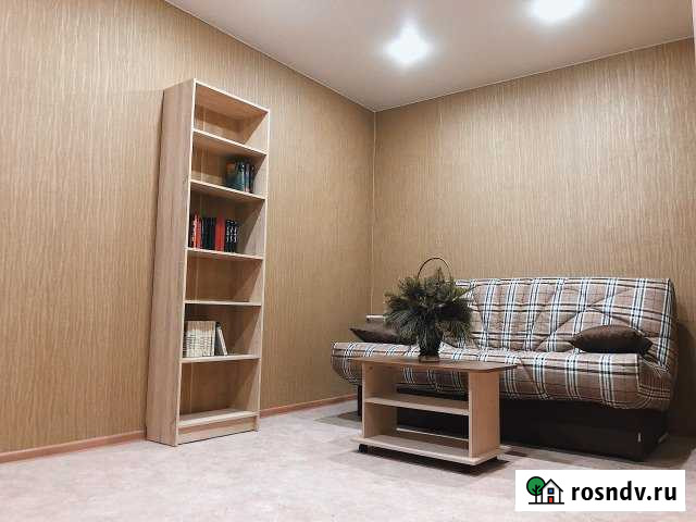 Комната 24 м² в 7-ком. кв., 1/10 эт. в аренду посуточно в Красноярске Красноярск - изображение 1