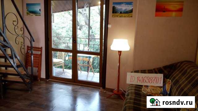 Дом 25 м² на участке 1 сот. в аренду посуточно в Гаспре Гаспра - изображение 1