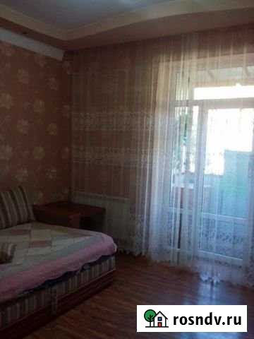 1-комнатная квартира, 49 м², 2/2 эт. в аренду посуточно в Новошахтинске Новошахтинск - изображение 1