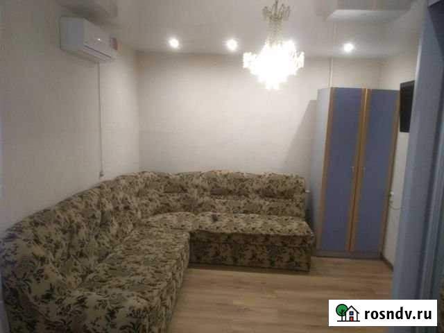 1-комнатная квартира, 30 м², 1/5 эт. в аренду посуточно в Волжском Волгоградской области Волжский - изображение 1
